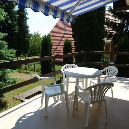 Holiday In Sukoro Velence See 20607 Dom wakacyjny